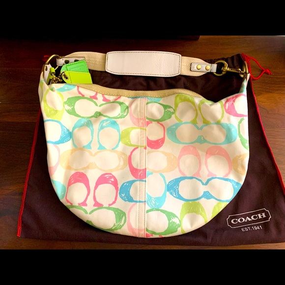 Coach Hampton - Picture 3 of 9